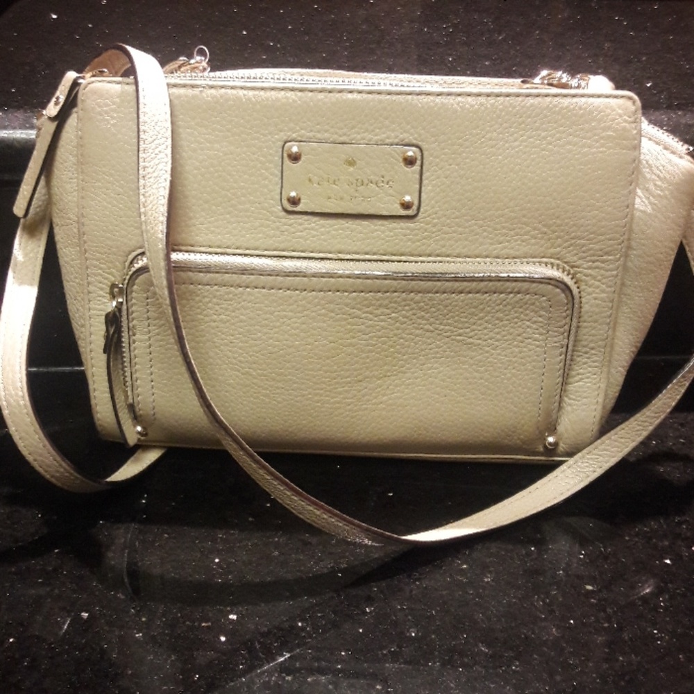 Designer:Kate Spade Cross body